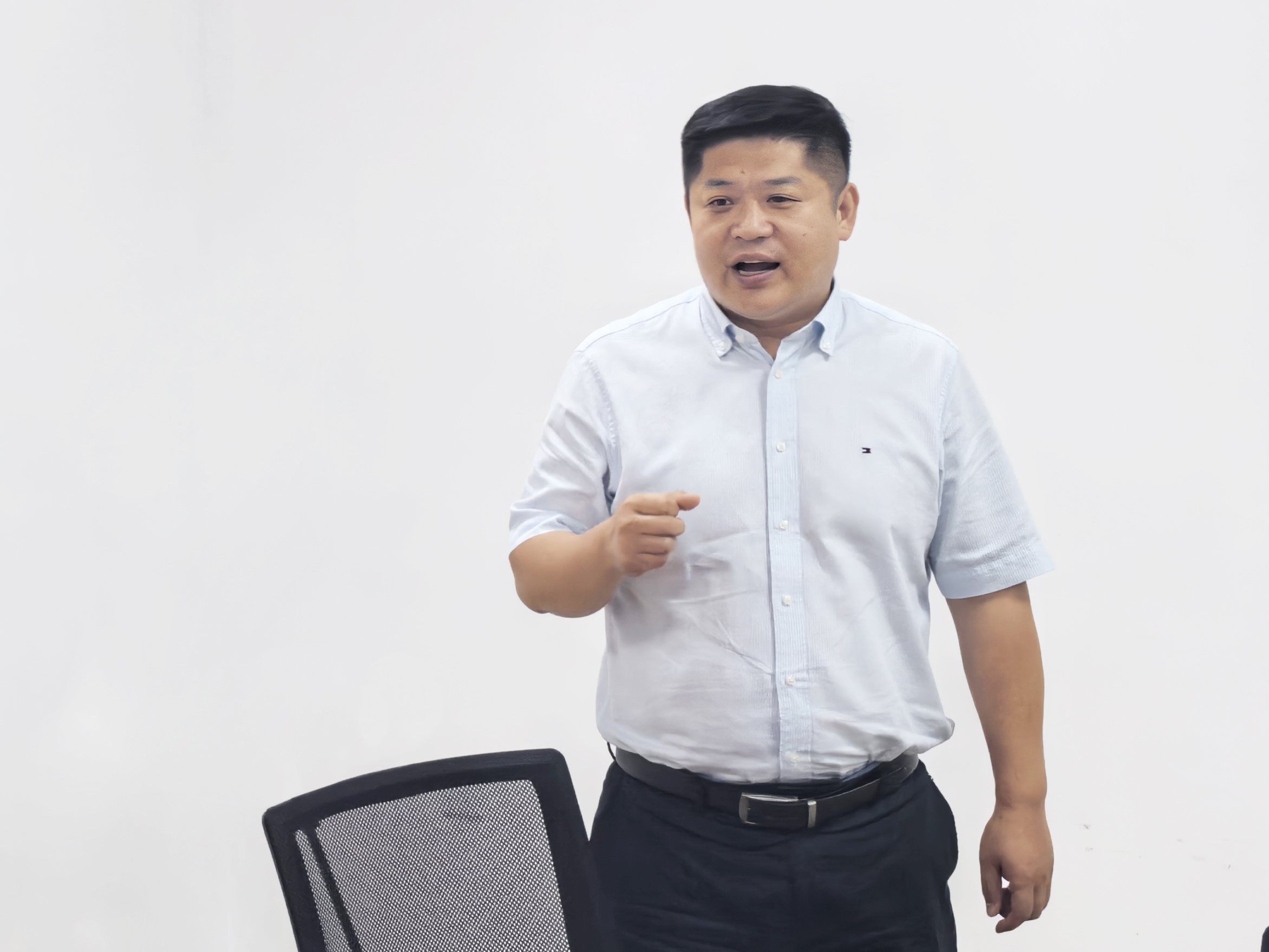 吕宏振.jpg